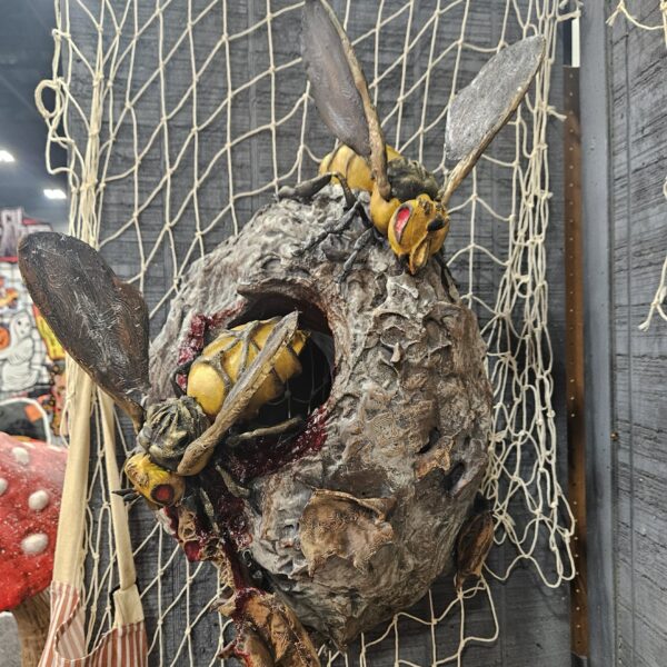 Hornet’s Nest Static with Hornets